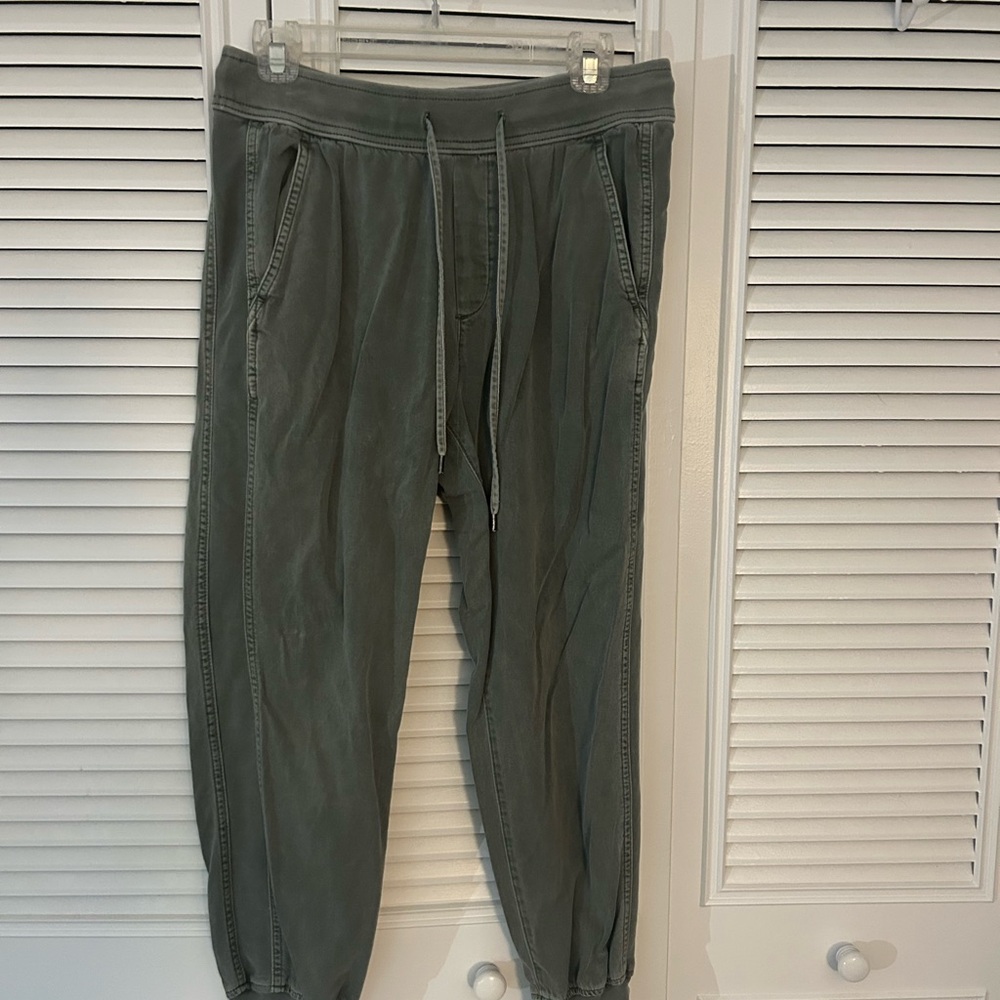 6️⃣for 💲3️⃣0️⃣‼️ GAP Olive Jogger Pants